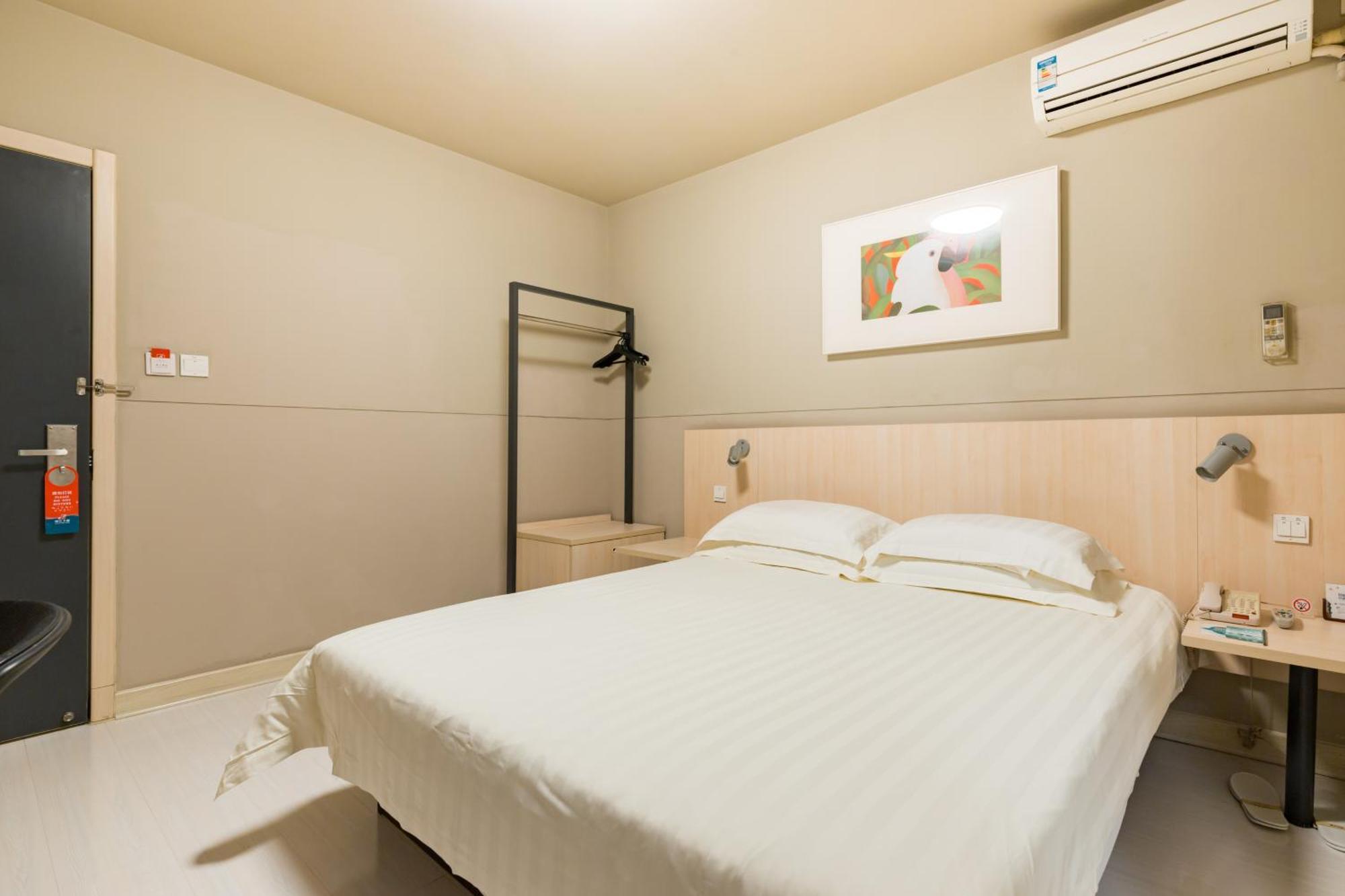 Jinjiang Inn Caoan Road Шанхай Екстериор снимка