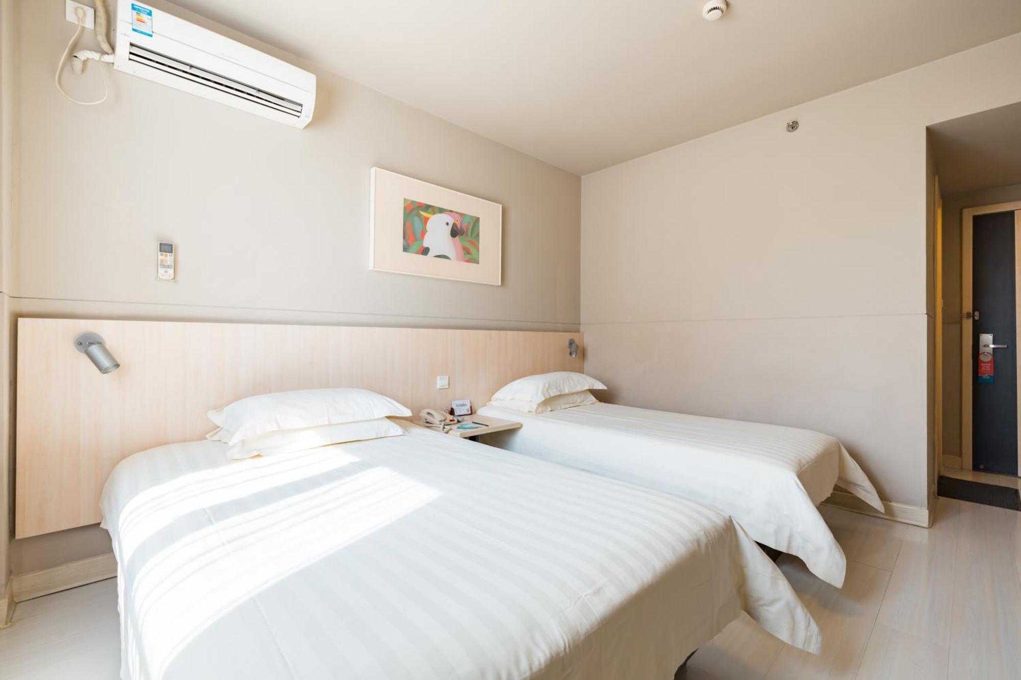 Jinjiang Inn Caoan Road Шанхай Екстериор снимка