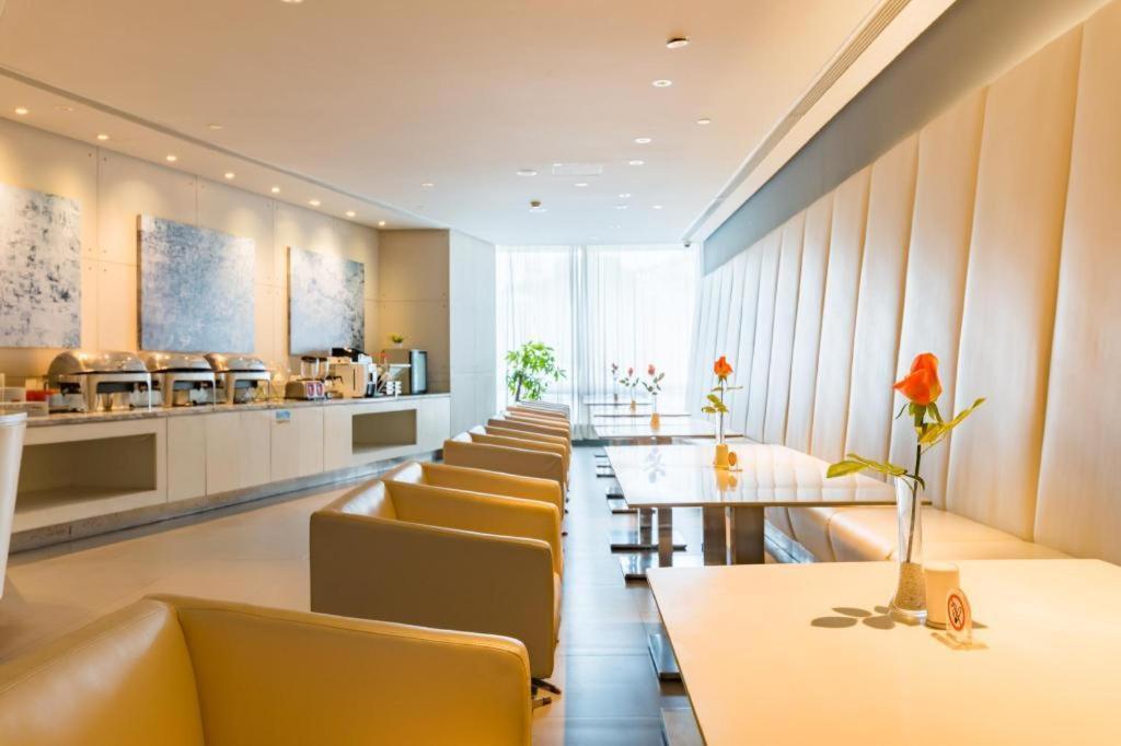 Jinjiang Inn Caoan Road Шанхай Екстериор снимка