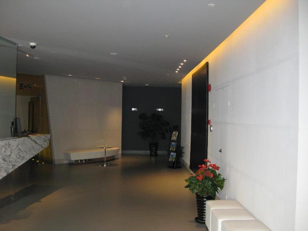 Jinjiang Inn Caoan Road Шанхай Екстериор снимка