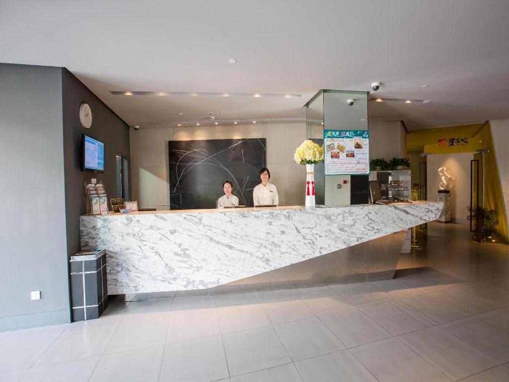 Jinjiang Inn Caoan Road Шанхай Екстериор снимка