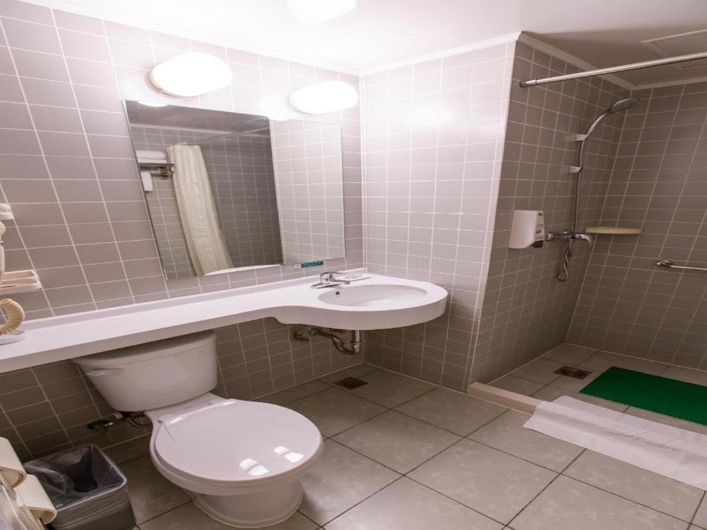 Jinjiang Inn Caoan Road Шанхай Екстериор снимка
